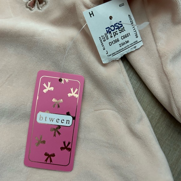 2/$18 NWT Girls Pink Ruffle Sweatshirt and Floral Leggings Set - Size 4T - Picture 5 of 14